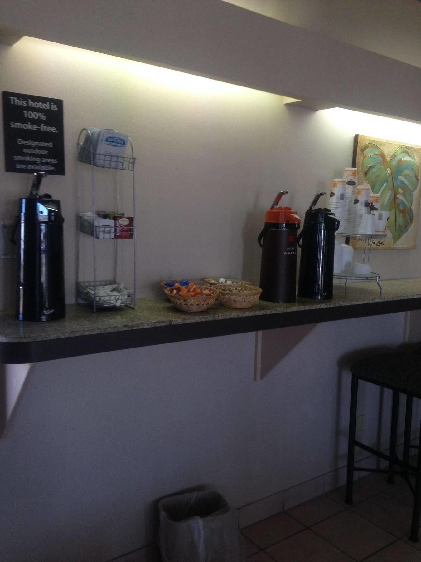 Super 8 By Wyndham Craig Hotel Ngoại thất bức ảnh
